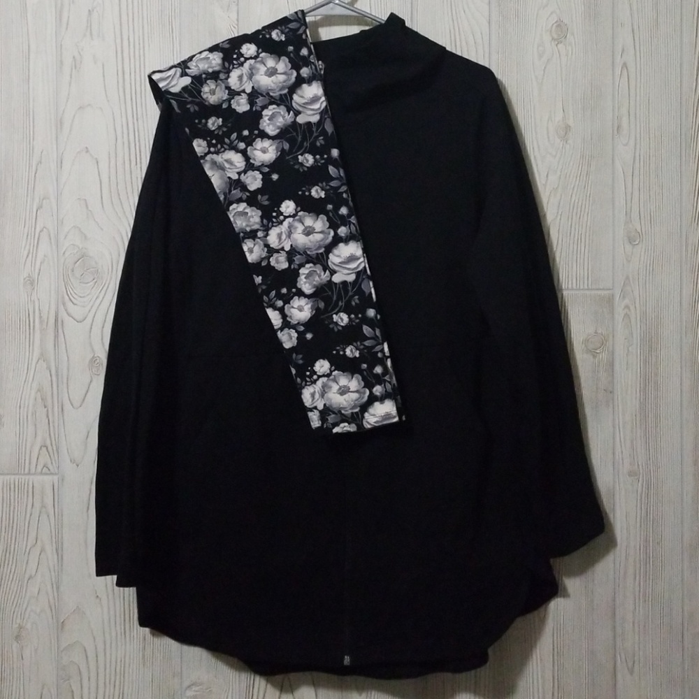 Women's hooded tunic and leggings outfit!! NWTS!